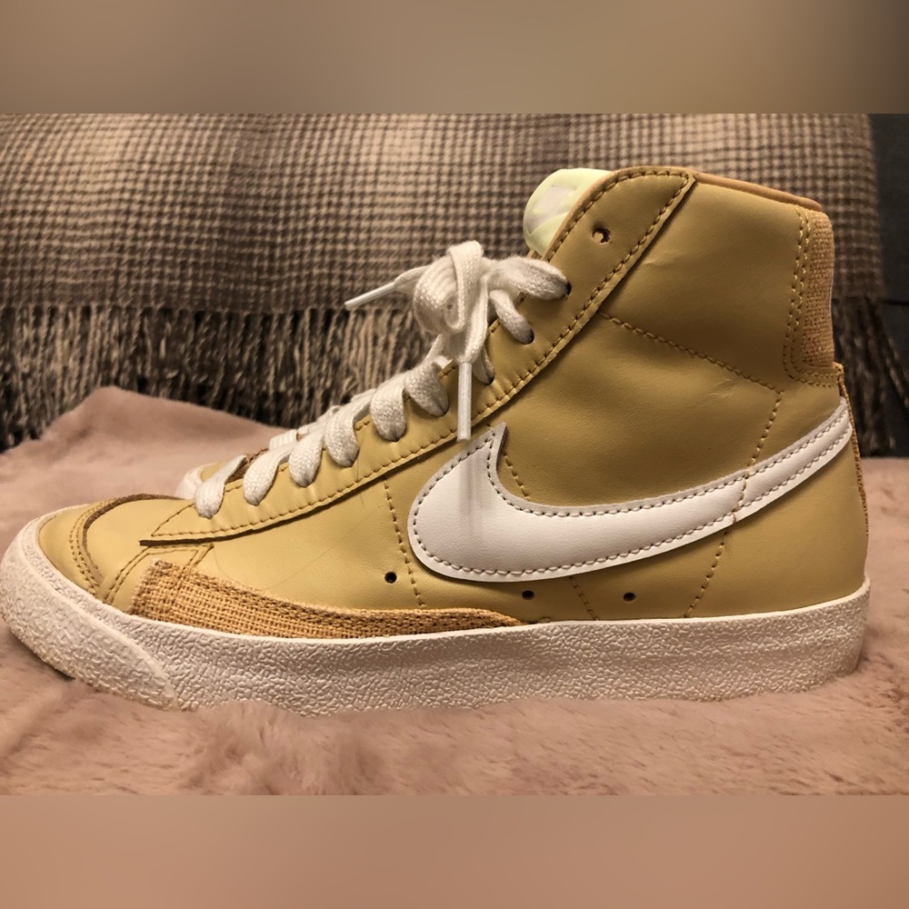 Women’s Nike Blazer ‘77 High Top. Size 6.